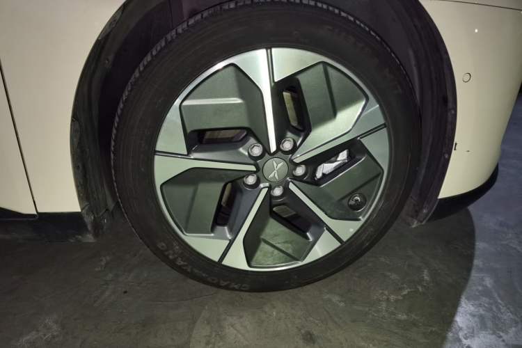 Used XPeng MONA M03 2024 620 with Ultra-Long Range Right Front Wheel Hub