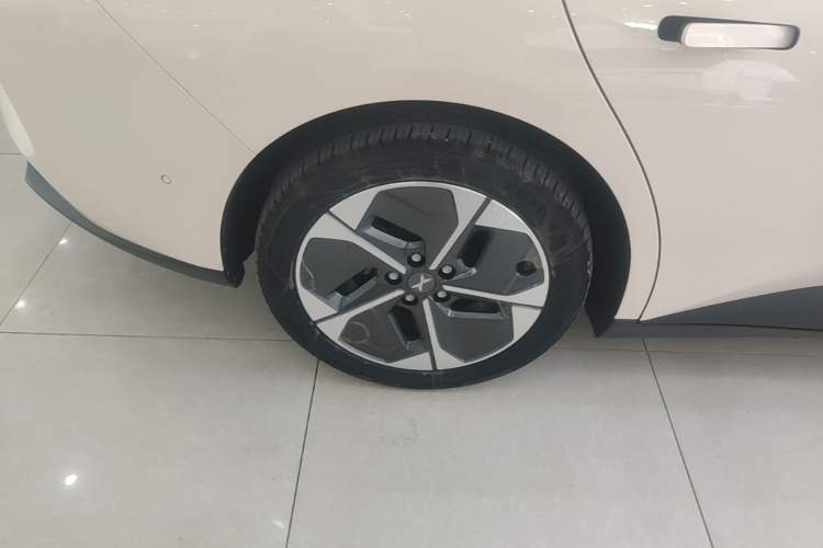 Used XPeng MONA M03 2024 620 with Ultra-Long Range Right Rear Wheel Hub