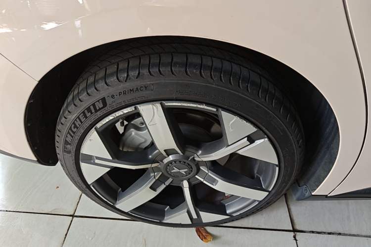 Used XPeng MONA M03 2024 620 with Ultra-Long Range Right Rear Wheel Hub