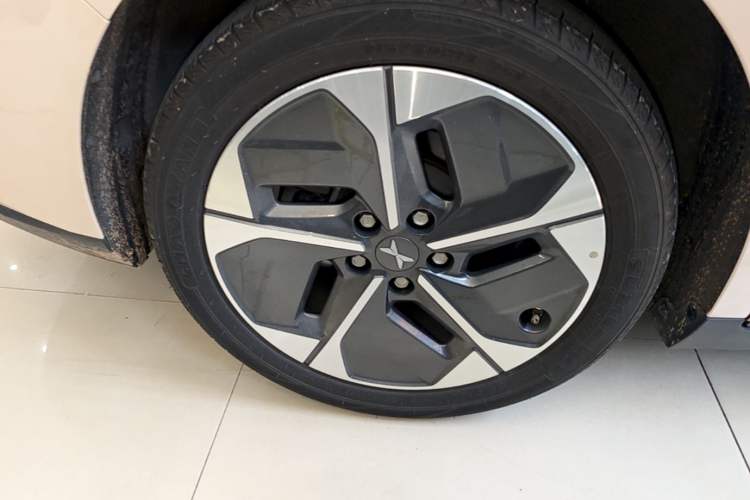 Used XPeng MONA M03 2024 620 with Ultra-Long Range Right Rear Wheel Hub