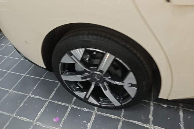 Used XPeng MONA M03 2024 620 with Ultra-Long Range Right Rear Wheel Hub