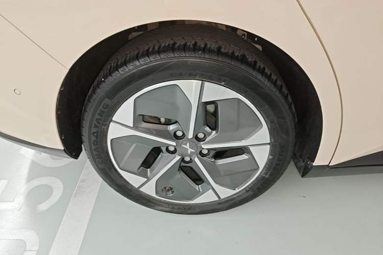 Used XPeng MONA M03 2024 620 with Ultra-Long Range Right Rear Wheel Hub