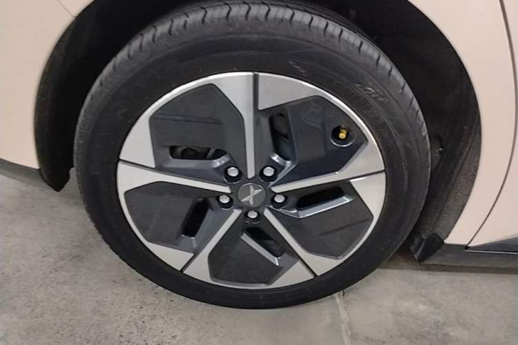 Used XPeng MONA M03 2024 620 with Ultra-Long Range Right Rear Wheel Hub
