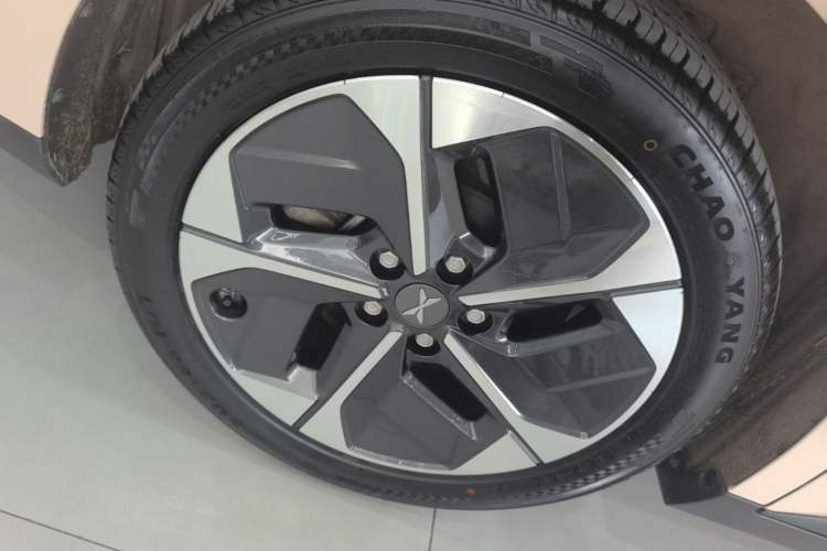Used XPeng MONA M03 2024 620 with Ultra-Long Range Right Rear Wheel Hub
