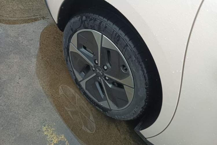 Used XPeng MONA M03 2024 620 with Ultra-Long Range Right Rear Wheel Hub