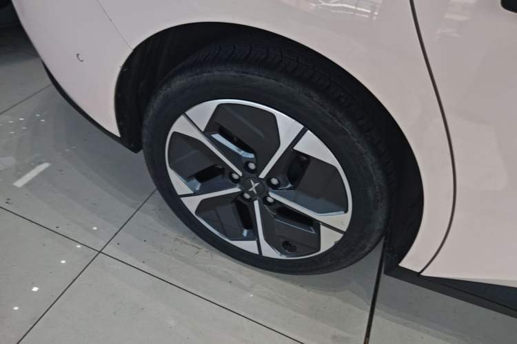 Used XPeng MONA M03 2024 620 with Ultra-Long Range Right Rear Wheel Hub