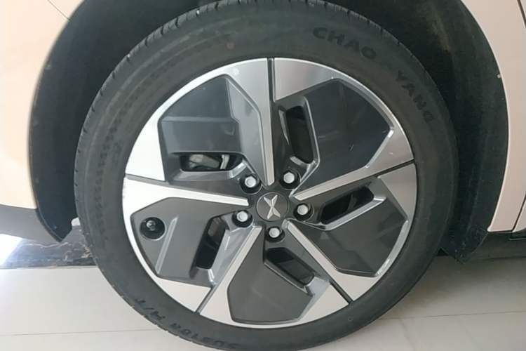 Used XPeng MONA M03 2024 620 with Ultra-Long Range Right Rear Wheel Hub