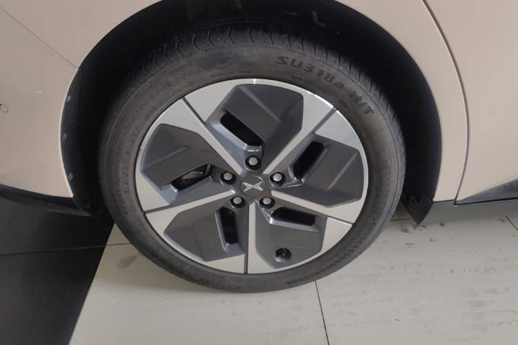 Used XPeng MONA M03 2024 620 with Ultra-Long Range Right Rear Wheel Hub