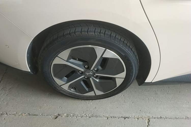 Used XPeng MONA M03 2024 620 with Ultra-Long Range Right Rear Wheel Hub