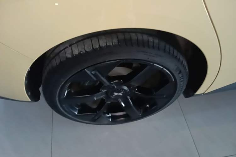 Used XPeng MONA M03 2024 620 with Ultra-Long Range Right Rear Wheel Hub