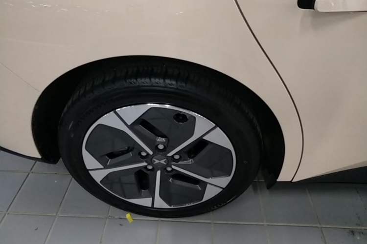 Used XPeng MONA M03 2024 620 with Ultra-Long Range Right Rear Wheel Hub
