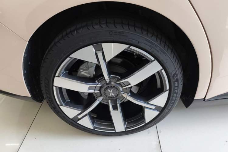 Used XPeng MONA M03 2024 620 with Ultra-Long Range Right Rear Wheel Hub