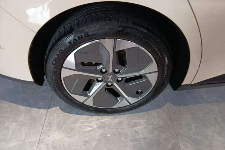 Used XPeng MONA M03 2024 620 with Ultra-Long Range Right Rear Wheel Hub
