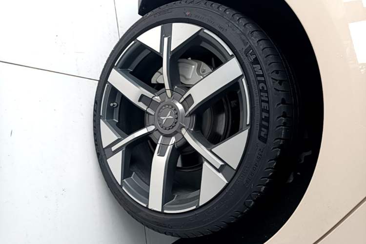 Used XPeng MONA M03 2024 620 with Ultra-Long Range Right Rear Wheel Hub
