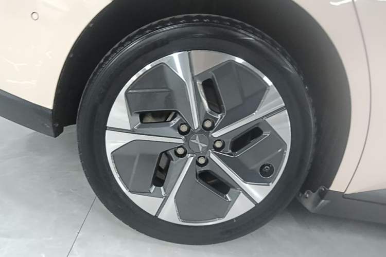 Used XPeng MONA M03 2024 620 with Ultra-Long Range Right Rear Wheel Hub