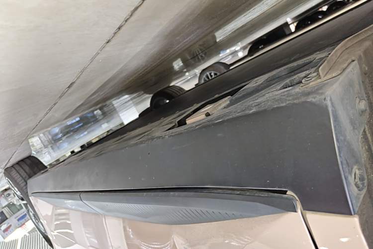 Used XPeng MONA M03 2024 620 with Ultra-Long Range Right Side Sill