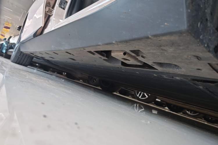 Used XPeng MONA M03 2024 620 with Ultra-Long Range Right Side Sill