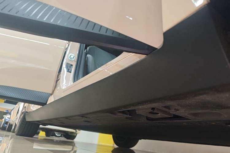 Used XPeng MONA M03 2024 620 with Ultra-Long Range Right Side Sill