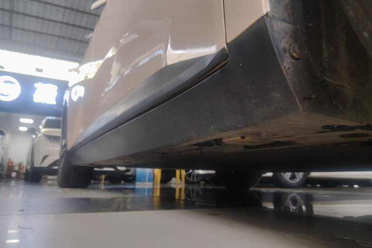 Used XPeng MONA M03 2024 620 with Ultra-Long Range Right Side Sill