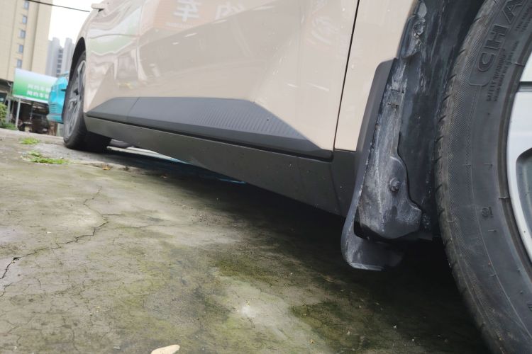 Used XPeng MONA M03 2024 620 with Ultra-Long Range Right Side Sill