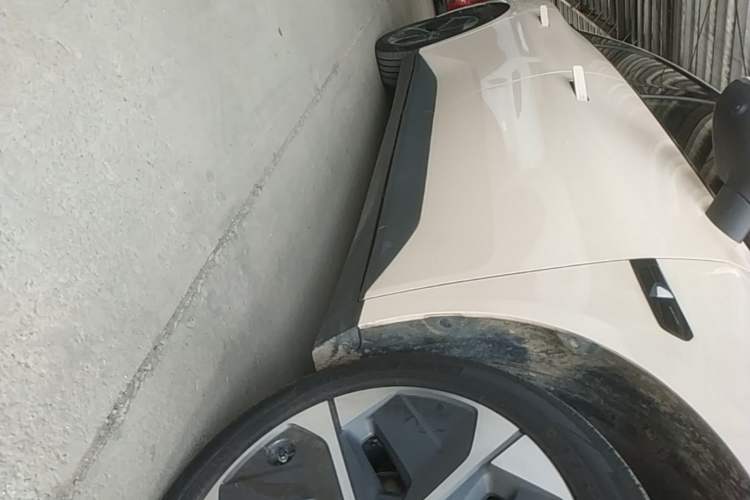 Used XPeng MONA M03 2024 620 with Ultra-Long Range Right Side Sill