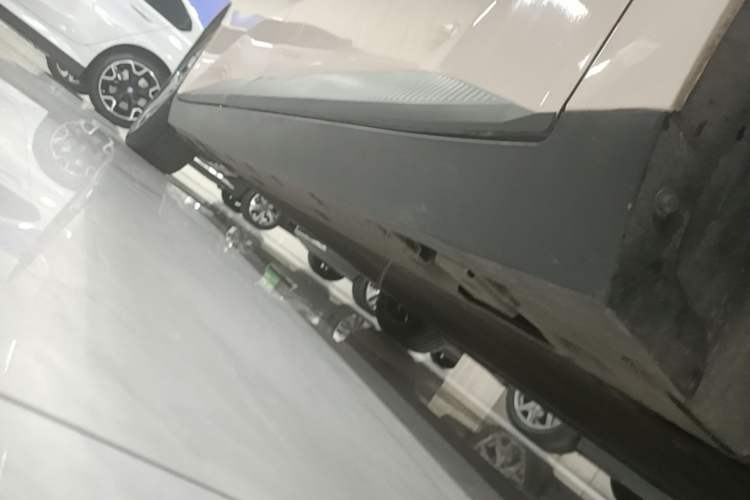 Used XPeng MONA M03 2024 620 with Ultra-Long Range Right Side Sill