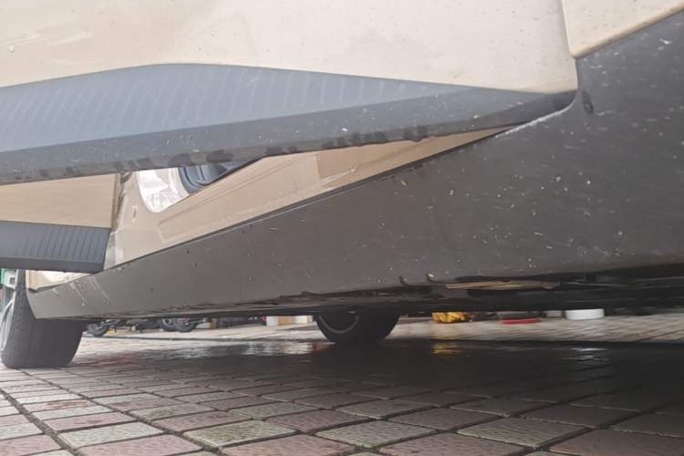 Used XPeng MONA M03 2024 620 with Ultra-Long Range Right Side Sill