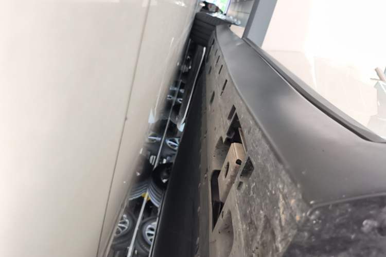 Used XPeng MONA M03 2024 620 with Ultra-Long Range Right Side Sill