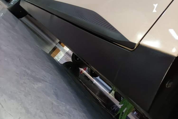 Used XPeng MONA M03 2024 620 with Ultra-Long Range Right Side Sill