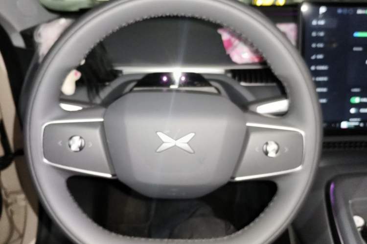 Used XPeng MONA M03 2024 620 with Ultra-Long Range Steering Wheel