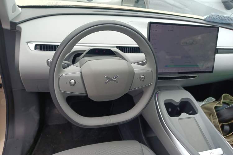 Used XPeng MONA M03 2024 620 with Ultra-Long Range Steering Wheel