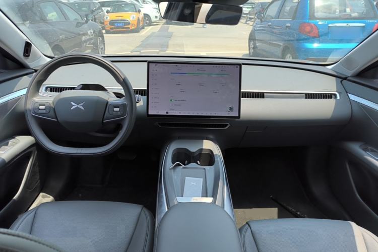 Used XPeng MONA M03 2025 600 with Ultra-Long Range Max Center Console