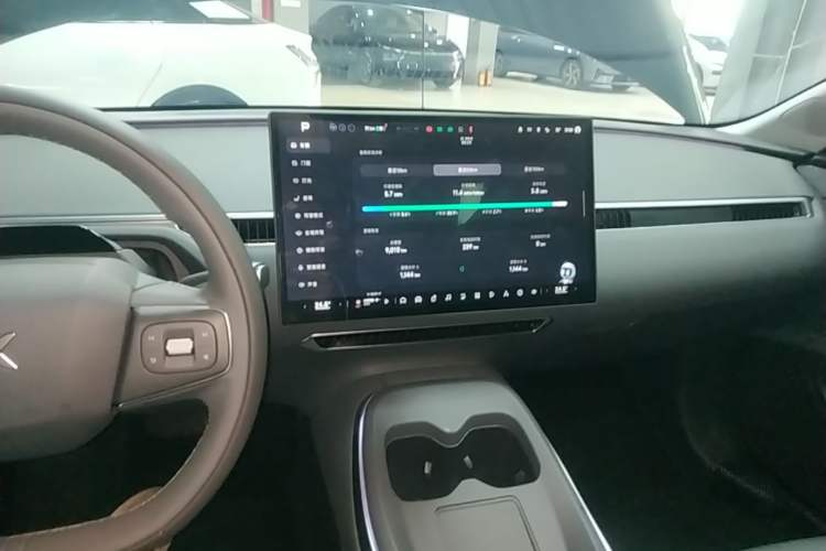 Used XPeng MONA M03 2025 600 with Ultra-Long Range Max Center Console