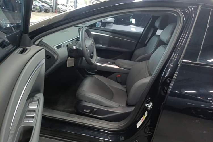Used XPeng MONA M03 2025 620 Ultra-Long Range Plus Driver Seat