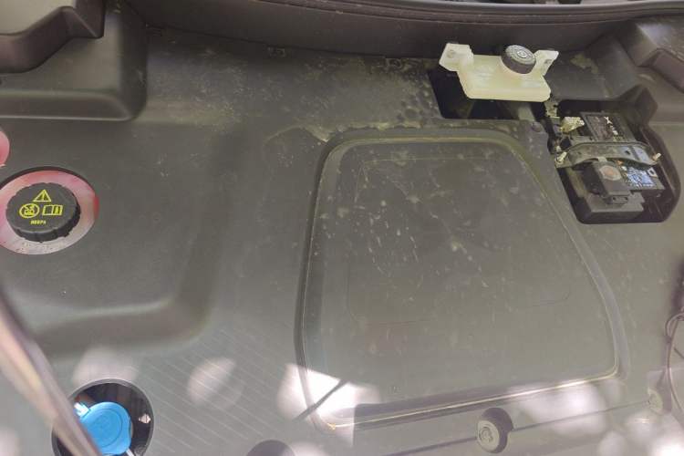 Used XPeng MONA M03 2025 600 with Ultra-Long Range Max Engine Bay Right