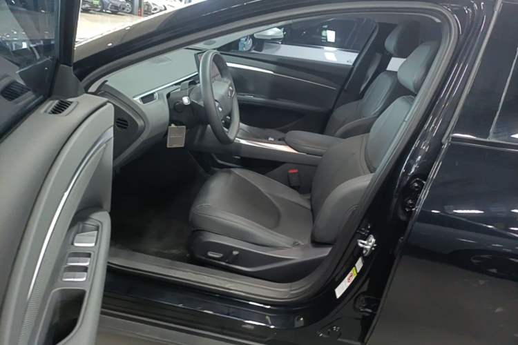 Used XPeng MONA M03 2025 620 Ultra-Long Range Plus Left Front Seat
