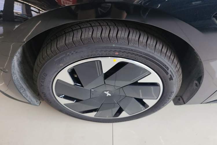 Used XPeng MONA M03 2025 600 with Ultra-Long Range Max Left Front Wheel Hub