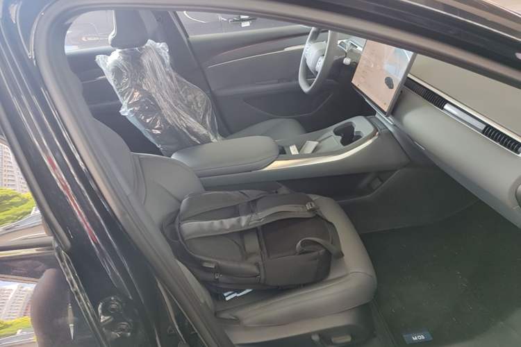 Used XPeng MONA M03 2025 600 with Ultra-Long Range Max Right Front Seat