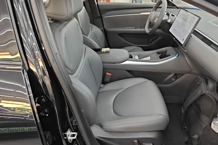 Used XPeng MONA M03 2025 600 with Ultra-Long Range Max Right Front Seat