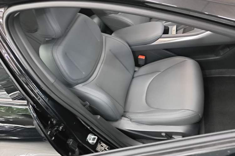 Used XPeng MONA M03 2025 600 with Ultra-Long Range Max Right Front Seat