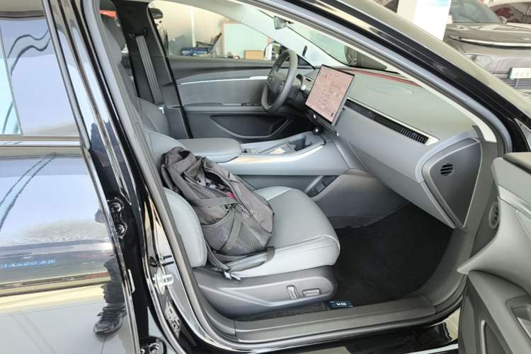 Used XPeng MONA M03 2025 600 with Ultra-Long Range Max Right Front Seat