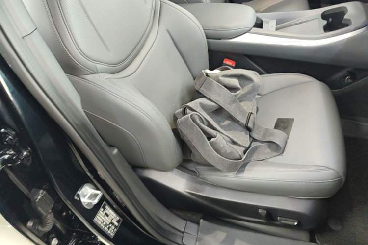 Used XPeng MONA M03 2025 600 with Ultra-Long Range Max Right Front Seat