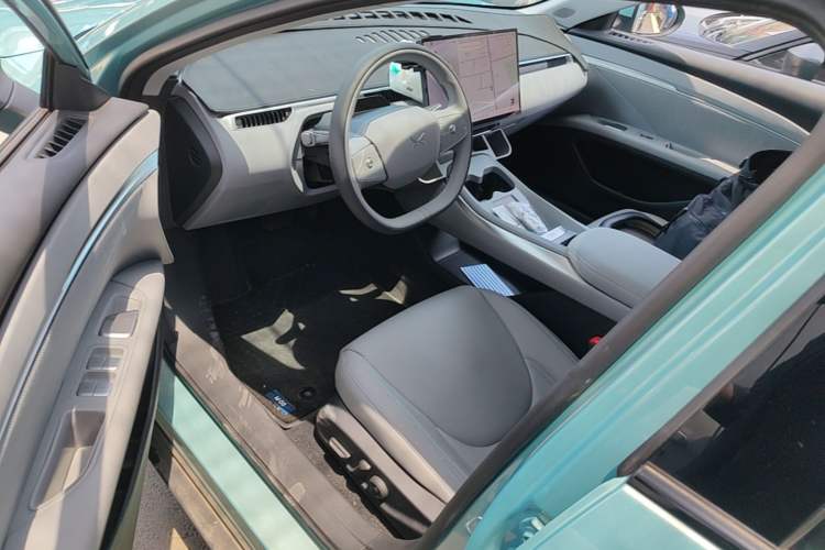 Used XPeng MONA M03 2025 620 Ultra-Long Range Plus Left Front Seat