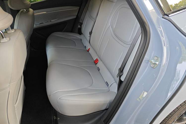 Used XPeng MONA M03 2025 600 with Ultra-Long Range Max Left Rear Seat