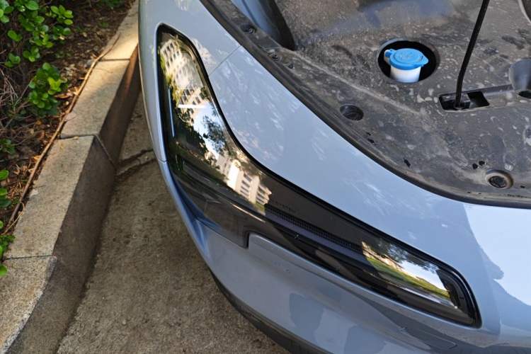 Used XPeng MONA M03 2025 600 with Ultra-Long Range Max Right Front Headlight