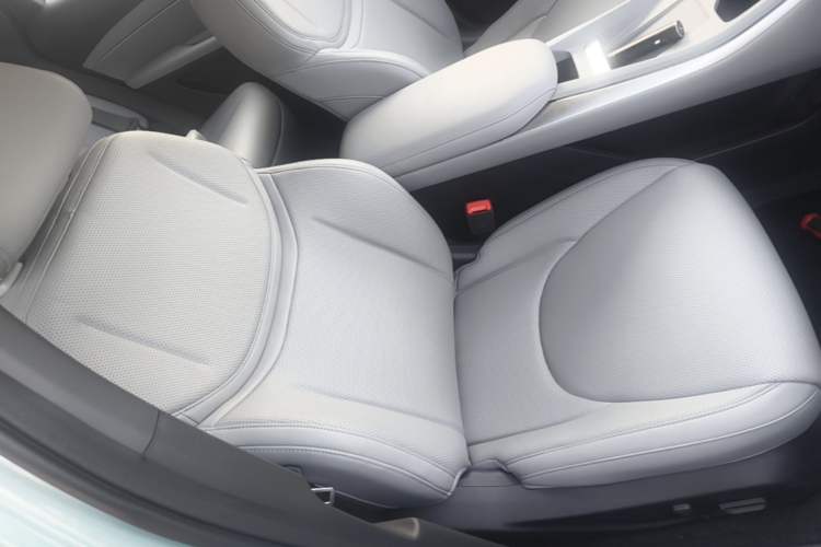 Used XPeng MONA M03 2025 600 with Ultra-Long Range Max Right Front Seat