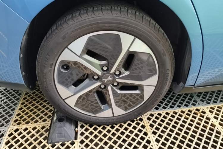Used XPeng MONA M03 2025 620 Ultra-Long Range Plus Right Rear Wheel Hub