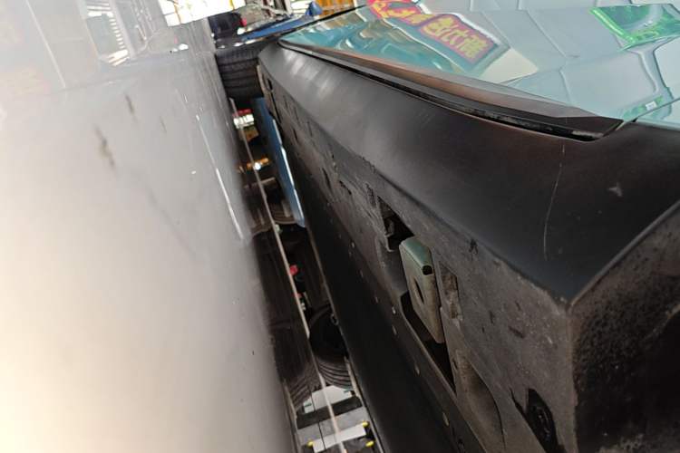 Used XPeng MONA M03 2025 600 with Ultra-Long Range Max Right Side Sill