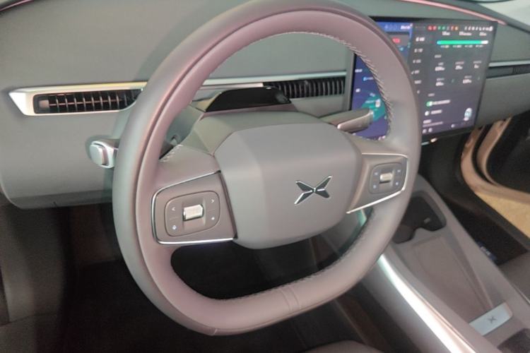 Used XPeng MONA M03 2025 600 with Ultra-Long Range Max Center Console