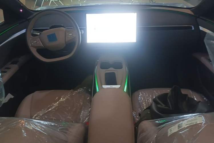 Used XPeng MONA M03 2025 502 Long-Range Max Center Console